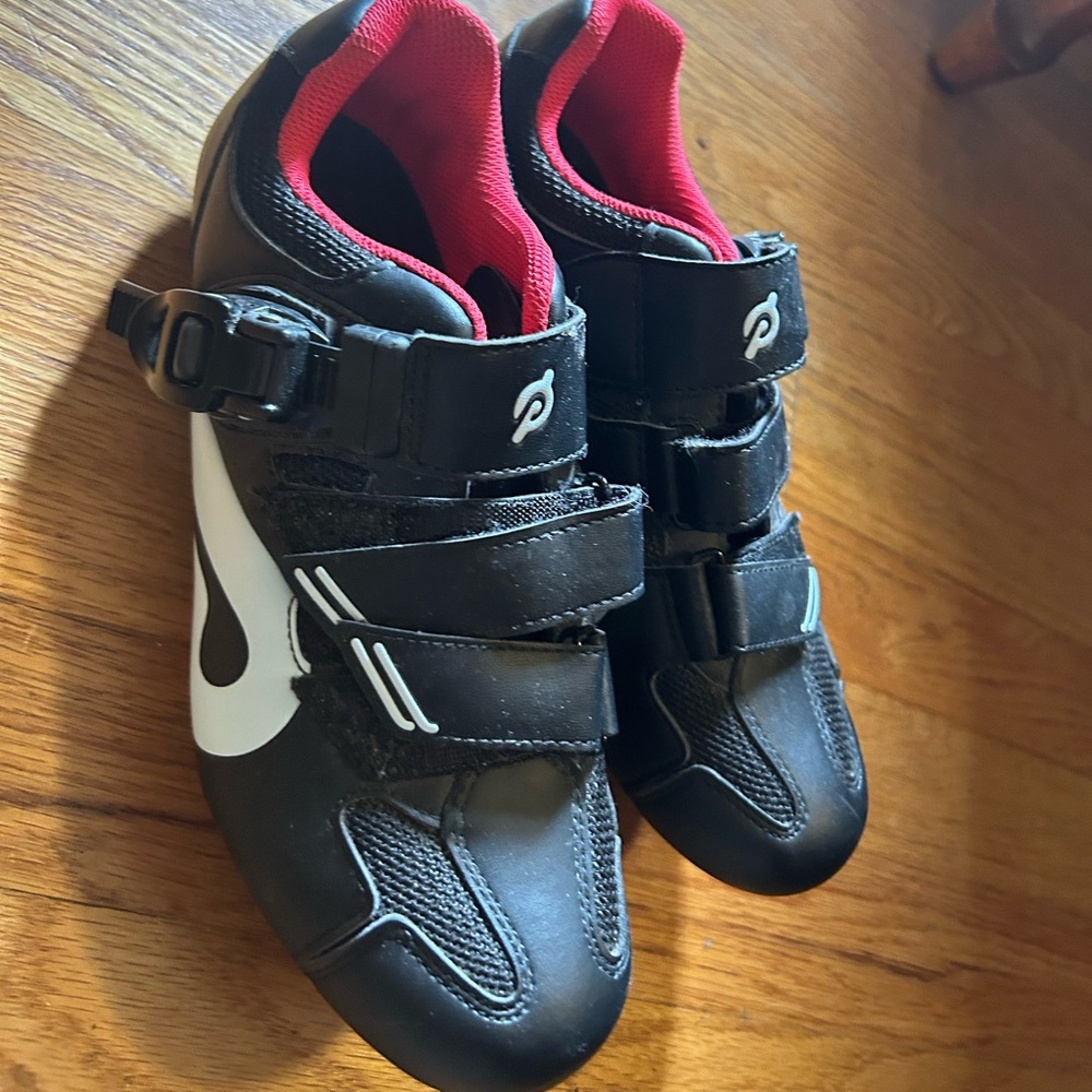 Peloton Women's shoes size 38 (7.5)